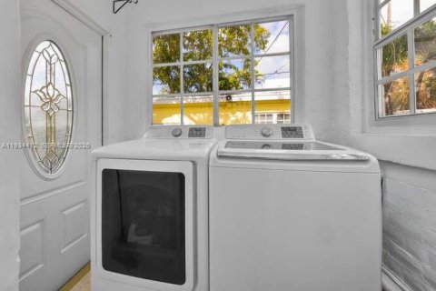 Villa ou maison à vendre à Miami, Floride: 4 chambres, 182.55 m2 № 2000203 - photo 20