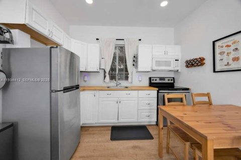 Villa ou maison à vendre à Miami, Floride: 4 chambres, 182.55 m2 № 2000203 - photo 30