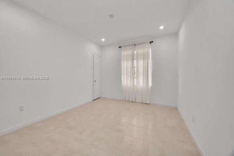 Villa ou maison à vendre à Miami, Floride: 4 chambres, 182.55 m2 № 2000203 - photo 25