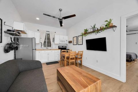 Villa ou maison à vendre à Miami, Floride: 4 chambres, 182.55 m2 № 2000203 - photo 28