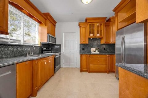 Villa ou maison à vendre à Miami, Floride: 4 chambres, 182.55 m2 № 2000203 - photo 8