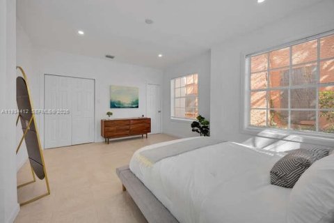 Villa ou maison à vendre à Miami, Floride: 4 chambres, 182.55 m2 № 2000203 - photo 21