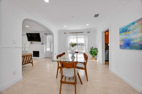 Villa ou maison à vendre à Miami, Floride: 4 chambres, 182.55 m2 № 2000203 - photo 17