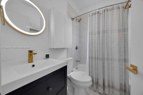 Villa ou maison à vendre à Miami, Floride: 4 chambres, 182.55 m2 № 2000203 - photo 26