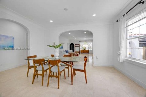Villa ou maison à vendre à Miami, Floride: 4 chambres, 182.55 m2 № 2000203 - photo 4