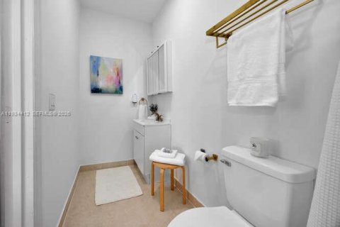 Villa ou maison à vendre à Miami, Floride: 4 chambres, 182.55 m2 № 2000203 - photo 6