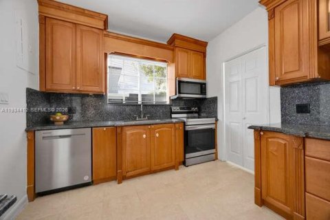 Villa ou maison à vendre à Miami, Floride: 4 chambres, 182.55 m2 № 2000203 - photo 18