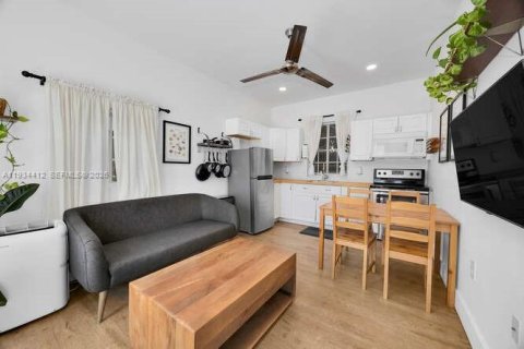 Villa ou maison à vendre à Miami, Floride: 4 chambres, 182.55 m2 № 2000203 - photo 10