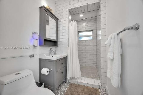 Villa ou maison à vendre à Miami, Floride: 4 chambres, 182.55 m2 № 2000203 - photo 12