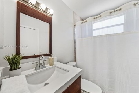 Casa en venta en Sunrise, Florida, 3 dormitorios, 132.2 m2 № 1970837 - foto 13