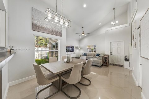 Casa en venta en Sunrise, Florida, 3 dormitorios, 132.2 m2 № 1970837 - foto 4