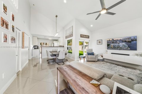 Casa en venta en Sunrise, Florida, 3 dormitorios, 132.2 m2 № 1970837 - foto 6