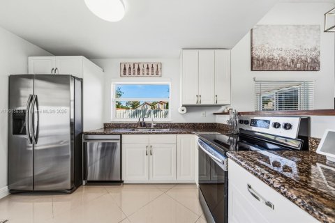 Casa en venta en Sunrise, Florida, 3 dormitorios, 132.2 m2 № 1970837 - foto 3