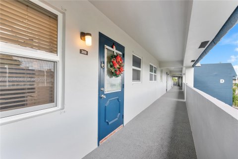 Купить кондоминиум в Маргит, Флорида 2 спальни, 86.4м2, № 1997160 - фото 12