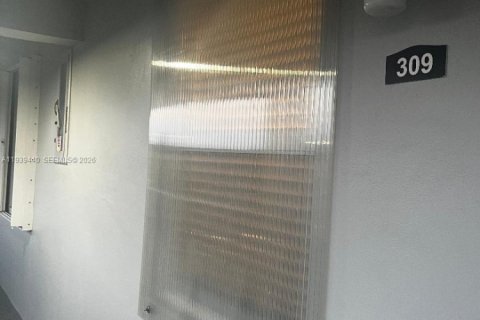 Купить кондоминиум в Маргит, Флорида 2 спальни, 86.4м2, № 1997160 - фото 15