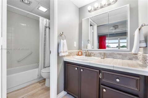 Купить кондоминиум в Маргит, Флорида 2 спальни, 86.4м2, № 1997160 - фото 5