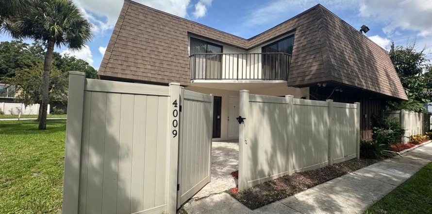 Townhouse in Orlando, Florida 2 bedrooms, 118.17 sq.m. № 1357808