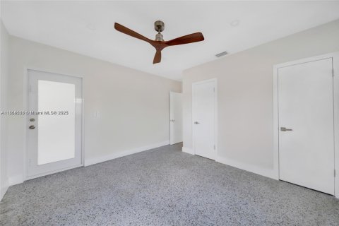 Commercial property in Biscayne Park, Florida 167.69 sq.m. № 1887501 - photo 11