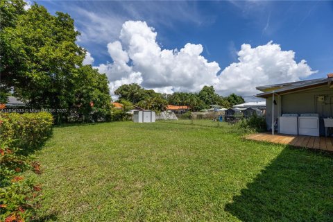 Commercial property in Biscayne Park, Florida 167.69 sq.m. № 1887501 - photo 30