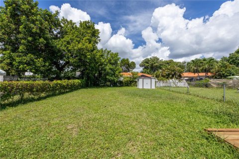 Commercial property in Biscayne Park, Florida 167.69 sq.m. № 1887501 - photo 25