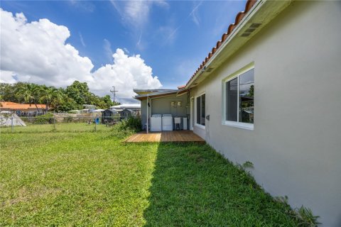 Commercial property in Biscayne Park, Florida 167.69 sq.m. № 1887501 - photo 28