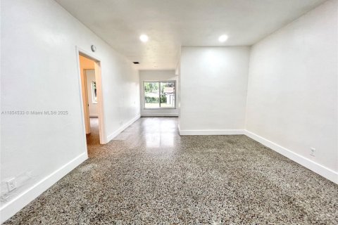 Commercial property in Biscayne Park, Florida 167.69 sq.m. № 1887501 - photo 14