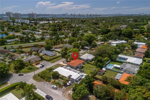 Commercial property in Biscayne Park, Florida 167.69 sq.m. № 1887501 - photo 2