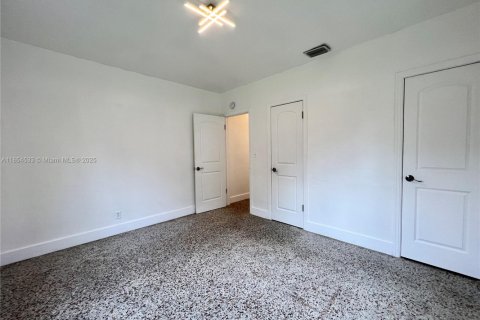 Commercial property in Biscayne Park, Florida 167.69 sq.m. № 1887501 - photo 20