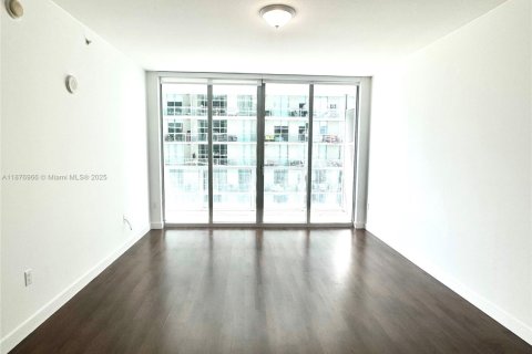 Condo in Miami, Florida, 1 bedroom  № 1924289 - photo 3