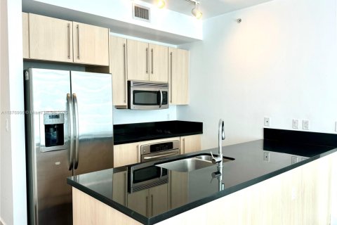 Condo in Miami, Florida, 1 bedroom  № 1924289 - photo 1