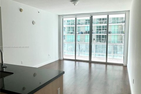 Condo in Miami, Florida, 1 bedroom  № 1924289 - photo 2