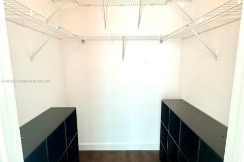 Condo in Miami, Florida, 1 bedroom  № 1924289 - photo 10