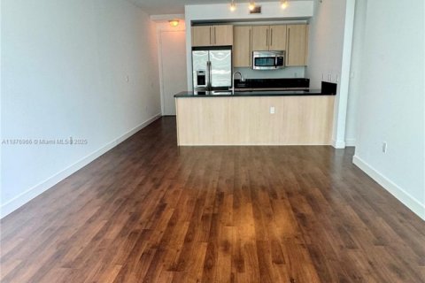 Condo in Miami, Florida, 1 bedroom  № 1924289 - photo 4