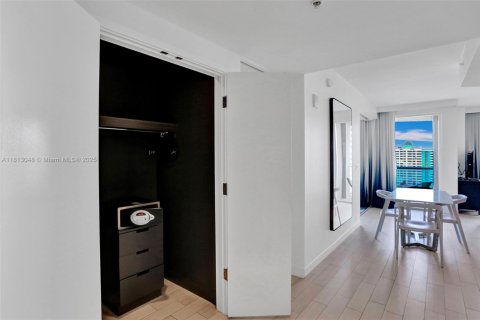 Condo in Fort Lauderdale, Florida, 2 bedrooms  № 2039664 - photo 13