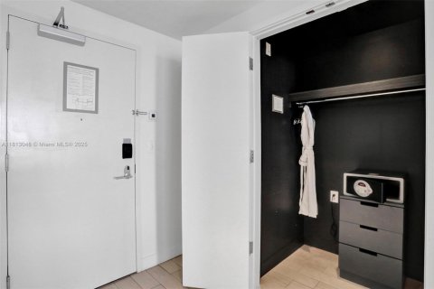 Condo in Fort Lauderdale, Florida, 2 bedrooms  № 2039664 - photo 12