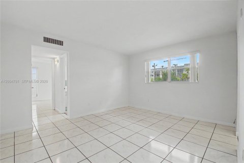 Apartment in South Miami, Florida 1 bedroom № 2068657 - photo 2