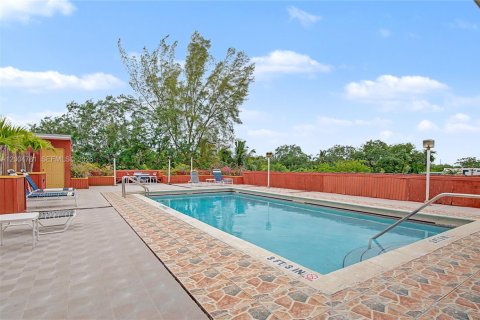 Apartment in South Miami, Florida 1 bedroom № 2068657 - photo 6