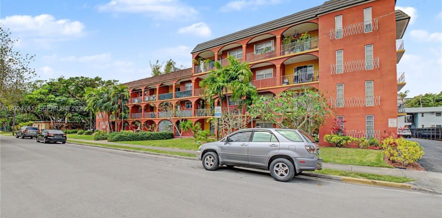 Apartment in South Miami, Florida 1 bedroom № 2068657