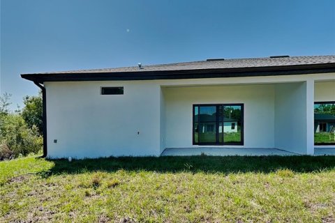 Commercial property in Port Charlotte, Florida 6 bedrooms, 219.62 sq.m. № 2213087 - photo 15