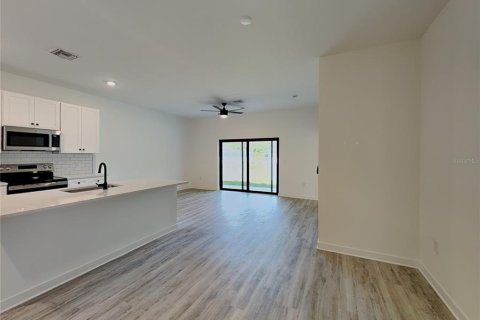 Commercial property in Port Charlotte, Florida 6 bedrooms, 219.62 sq.m. № 2213087 - photo 7