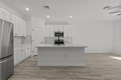 Commercial property in Port Charlotte, Florida 6 bedrooms, 219.62 sq.m. № 2213087 - photo 3