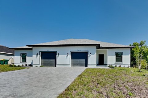 Commercial property in Port Charlotte, Florida 6 bedrooms, 219.62 sq.m. № 2213087