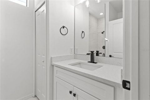 Commercial property in Port Charlotte, Florida 6 bedrooms, 219.62 sq.m. № 2213087 - photo 12