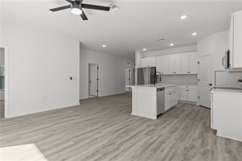 Commercial property in Port Charlotte, Florida 6 bedrooms, 219.62 sq.m. № 2213087 - photo 6