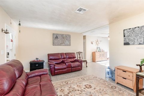House in West Melbourne, Florida 3 bedrooms, 114.46 sq.m. № 1838853 - photo 4