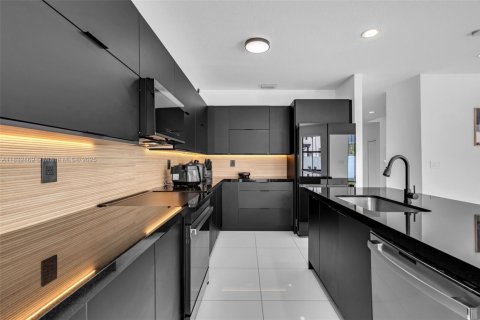 House in Miami, Florida 4 bedrooms, 222.13 sq.m. № 1812008 - photo 22