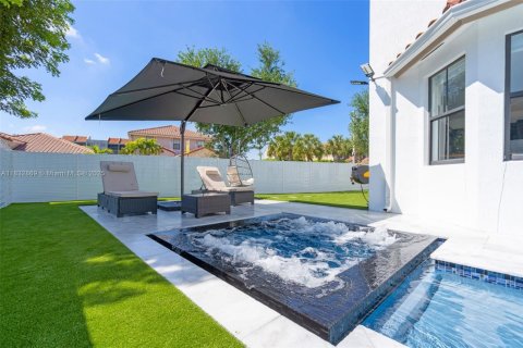 House in Miami, Florida 4 bedrooms, 222.13 sq.m. № 1812008 - photo 16
