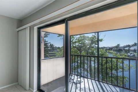 Copropriété à louer à Punta Gorda, Floride: 2 chambres, 109.25 m2 № 1793499 - photo 8