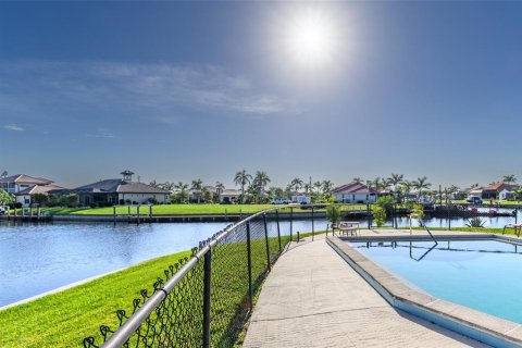 Copropriété à louer à Punta Gorda, Floride: 2 chambres, 109.25 m2 № 1793499 - photo 2