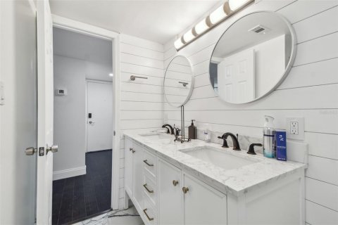 Condo in Clearwater, Florida, 2 bedrooms  № 1793584 - photo 15